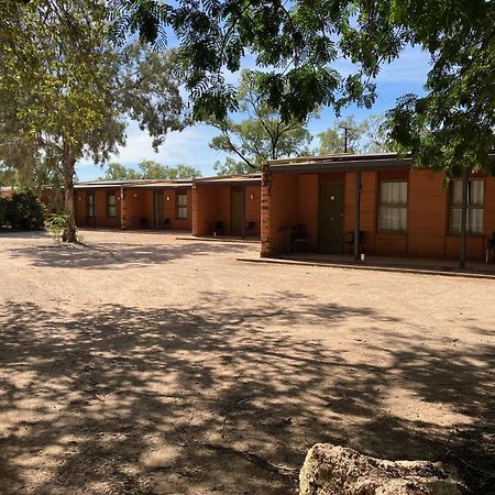 Territory Manor Motel & Caravan Park Mataranka Экстерьер фото