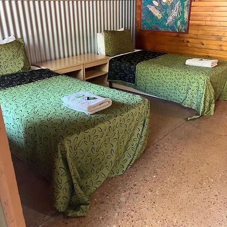 Territory Manor Motel & Caravan Park Mataranka Экстерьер фото